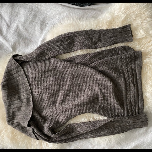 Le Chateau womens sweater - Picture 3 of 3